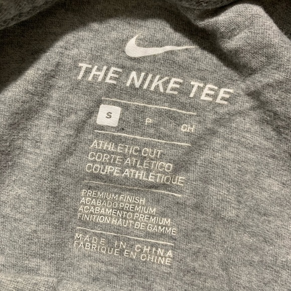 Men’s Nike shirt - Picture 3 of 3